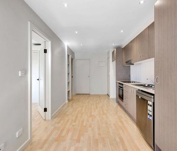 Classic 2Br Townhouse in Maribyrnong! - Photo 6