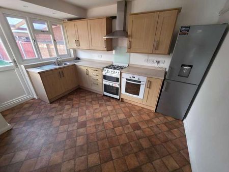 Wentworth Road, Southall, UB2 - Photo 2