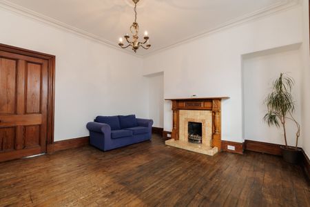 3 bedroom apartment to rent - Photo 2