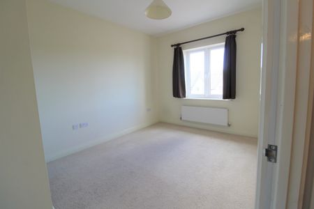 Lindie Gardens, Uxbridge - Photo 2