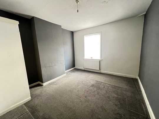 2 bedroom end of terrace house to rent - Photo 1