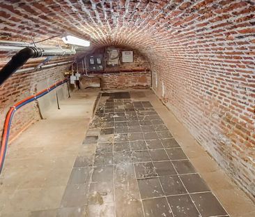 Lichtrijk en ruim appartement met 3 kamers in centrum Poperinge. - Foto 2