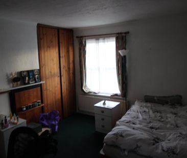 2 bed house to rent in Magdalen Street, Colchester - Photo 2