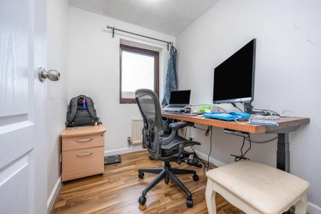 3 bedroom semi-detached house to rent - Photo 4