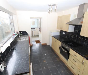 3 bedroom Terraced House to let - Photo 2