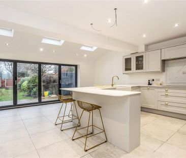 4 bedroom semi-detached house to rent - Photo 4