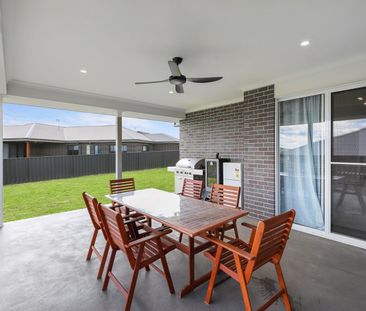 Four Bedroom Home in Windmill Hill - Photo 6