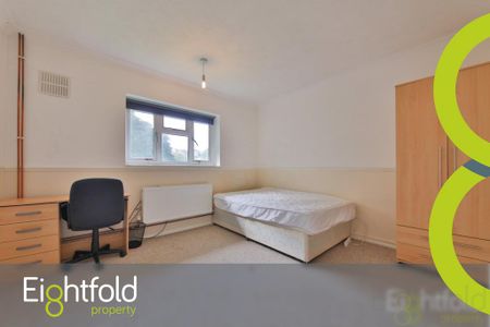 4 bedroom flat to rent - Photo 4