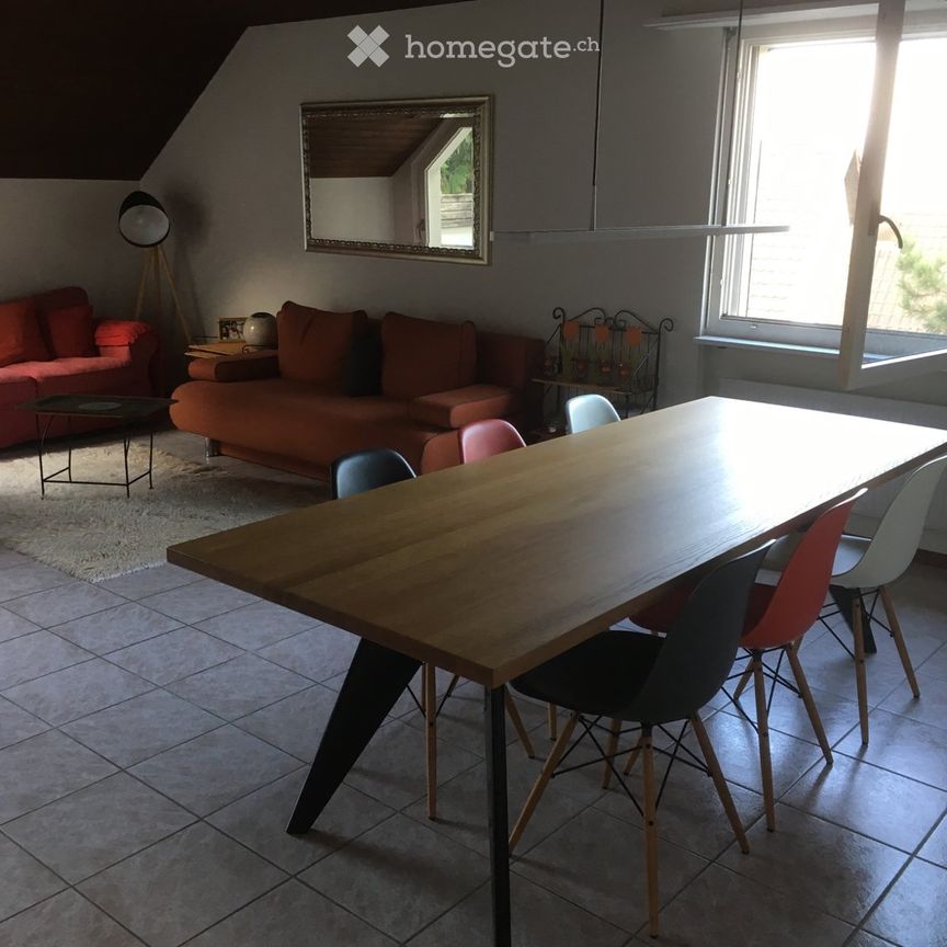 Renovierte helle 2.5. Zimmer Dachwohnung in Allschwil - Foto 1