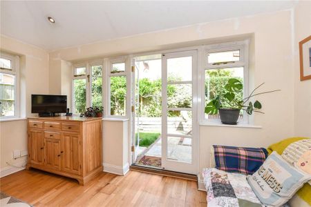 4 bedroom detached house to rent - Photo 4