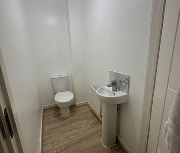 Room in a Shared House, Morton Hall Road, M12 - Photo 3