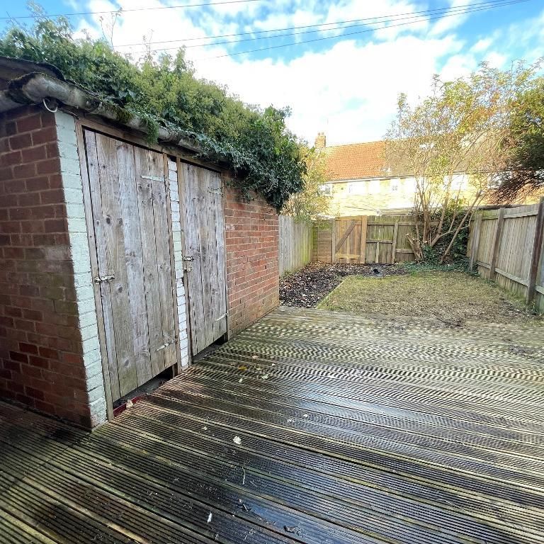 3 bedroom terraced house to rent - Photo 1