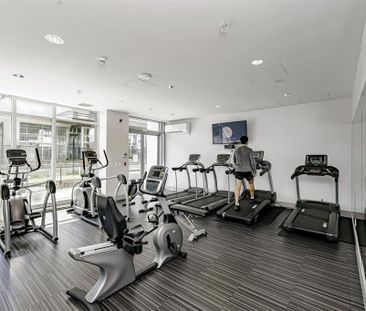 Ultra. Studio with Mountain and City Views - Photo 5