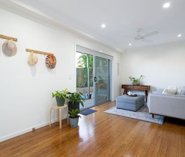 Spacious Home with Beautiful Ocean Views! - Photo 4