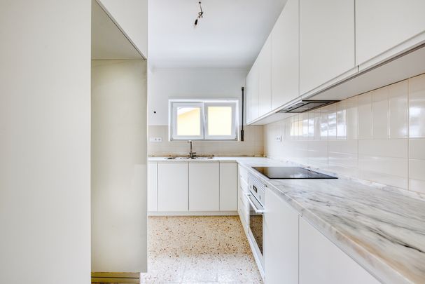 Renovated 2-Bedroom Apartment in Torre - Cascais - Photo 1