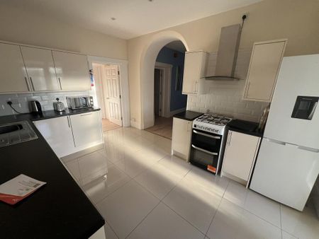 2 bedroom flat to rent - Photo 4