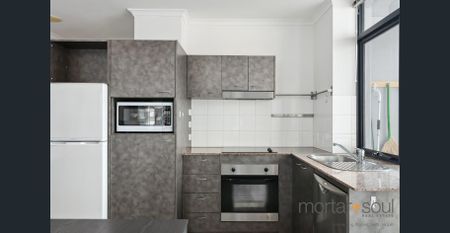 Big City Life! Furnished and Equipped! - Photo 2