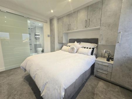 4 bedroom detached house to rent - Photo 4