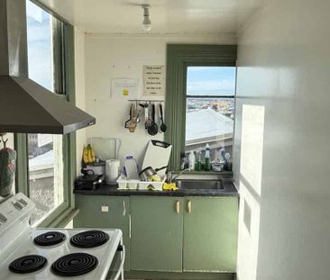 Bright Room in Central Shared Home - Photo 3