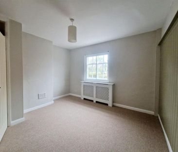 2 bedroom end of terrace house to rent - Photo 2