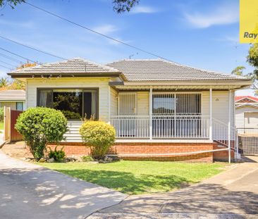 FAMILY HOME IN PRIME LOCATION!!! - Photo 2