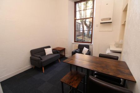 3 bedroom flat to rent - Photo 2