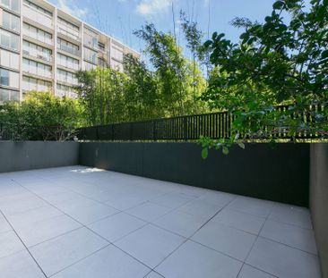 Luxury brand new 1 bedroom+1 large study with door with 2 bathrooms - Photo 3