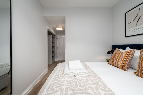2 Bed Flat, Park Street, BS1 - Photo 1