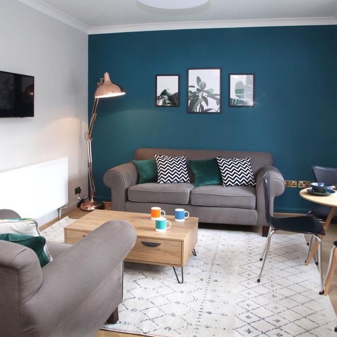 Muirfield Room 3 - Photo 1