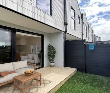 Brand new two bedroom, two bathroom property in Blockhouse bay. - Photo 1