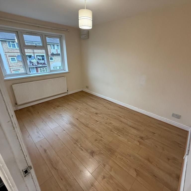 3 bedroom flat to rent - Photo 1