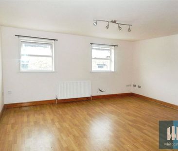 Back Lord Street, Halifax, HX1 - Photo 1