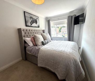 4 bedroom semi-detached house to rent - Photo 4