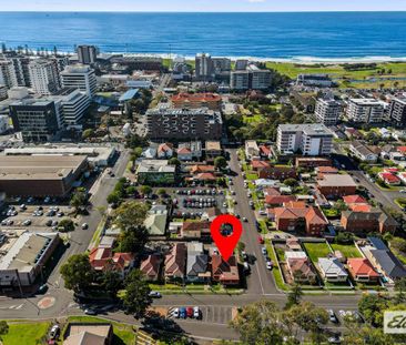 Central 4-Bedroom Home – Walk to Wollongong CBD - Photo 3