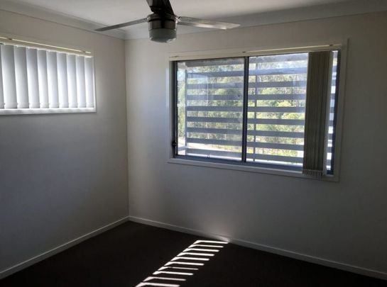 Modern Townhouse in Central Coomera Location - Photo 1