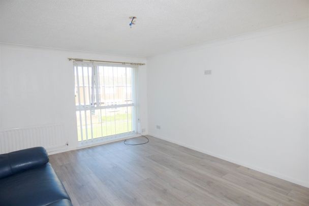 2 bed flat to rent in Chichester Way, Jarrow, NE32 - Photo 1