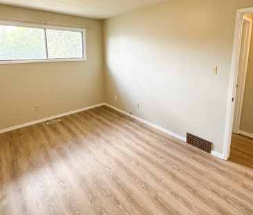 Main Floor Bowness Duplex: Utilities Included. - Photo 5