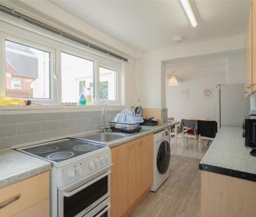 1 bedroom in a house share to rent - Photo 5