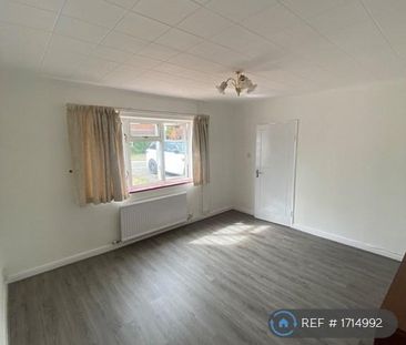 5 bedroom semi-detached house to rent - Photo 2