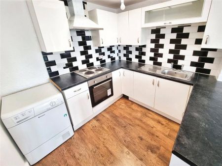 2 bedroom flat to rent - Photo 4