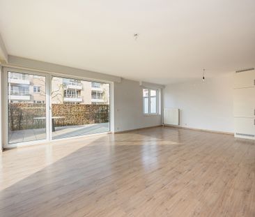 Glv 2-slaapkamer app met ruim terras en autostaanplaats. - Photo 1