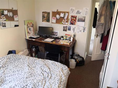 3 bedroom flat to rent - Photo 4