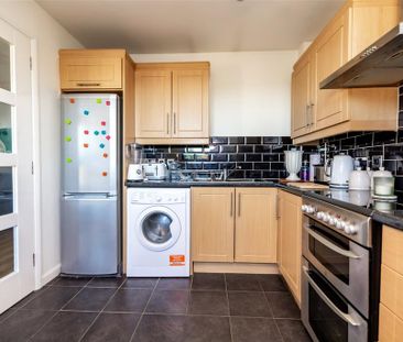 2 bedroom flat to rent - Photo 3