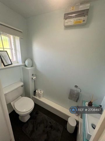 2 bedroom terraced house to rent - Photo 4