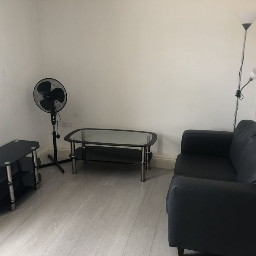 1 Bed Flat, London Street, RG1 - Photo 1