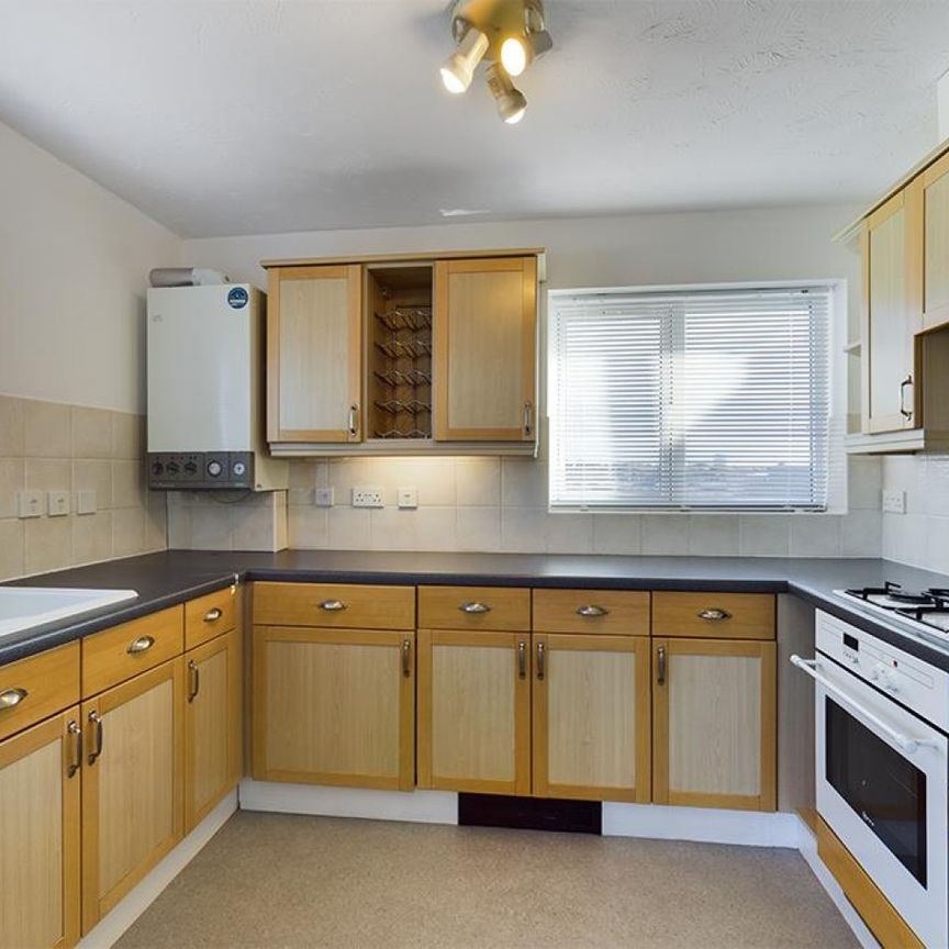 2 bedroom Flat To Let - Photo 1