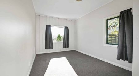 Sunny, Large 3 bedroom home - Photo 5