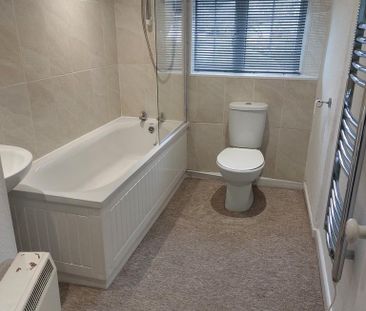 2 bedroom semi-detached house to rent - Photo 5