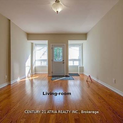 Modern spacious unit back patio! - Photo 1