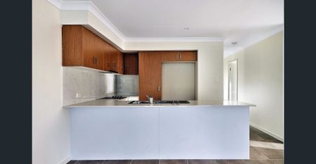 Low-Maintenance Living in a Modern Flagstone Pocket - Photo 5